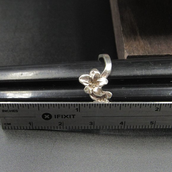 Size 6 Sterling Silver Rustic Floral Open Band - Picture 6 of 7
